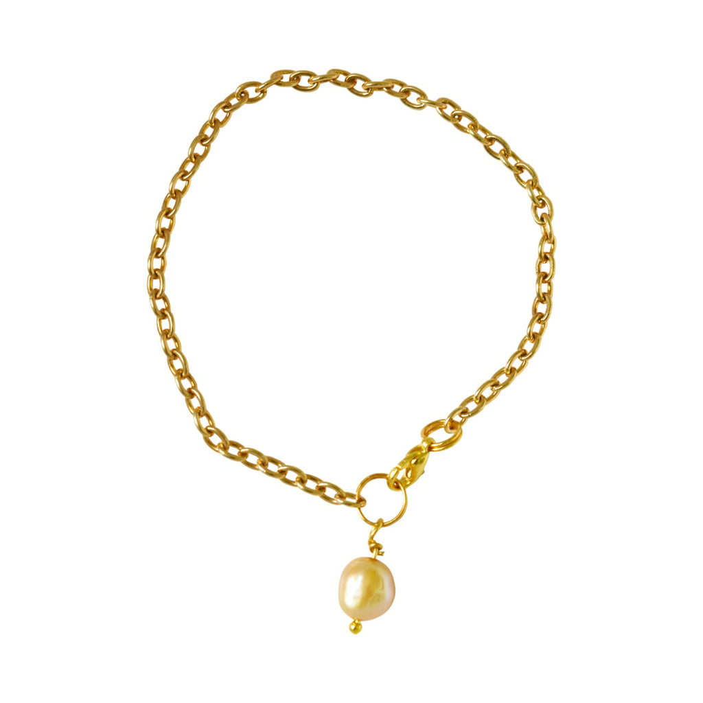Bracelet de cheville ou bracelet ajustable en perles d'eau douce dorées sur chaîne plaquée or | par Ifemi Jewels